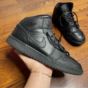 2020 Nike Air Jordan 1 Mid 'Triple Black' size 7Y